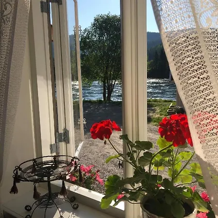 Bakarstuo, Utpa Neset * Trofors