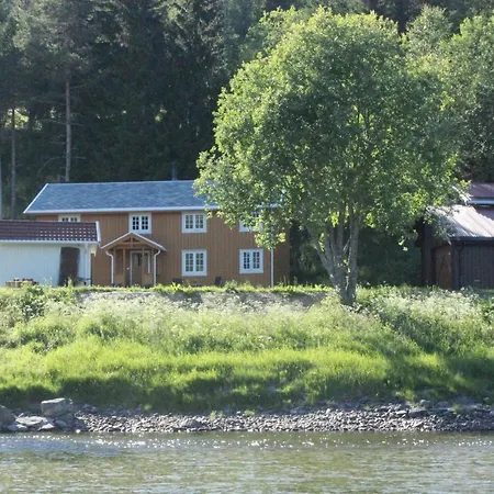 Bakarstuo, Utpa Neset Vakantiehuis Trofors