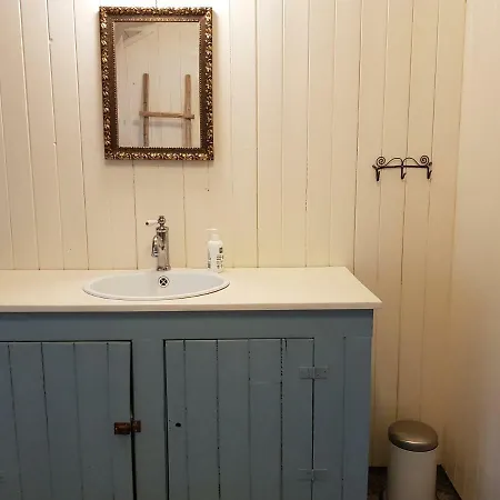 Bakarstuo, Utpa Neset *