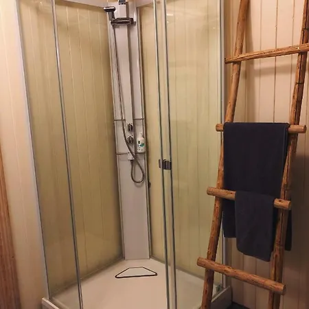 Bakarstuo, Utpa Neset