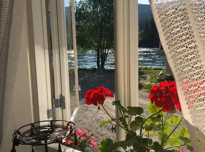 Bakarstuo, Utpa Neset * Trofors