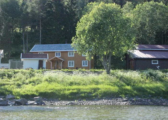 Bakarstuo, Utpa Neset Vakantiehuis Trofors